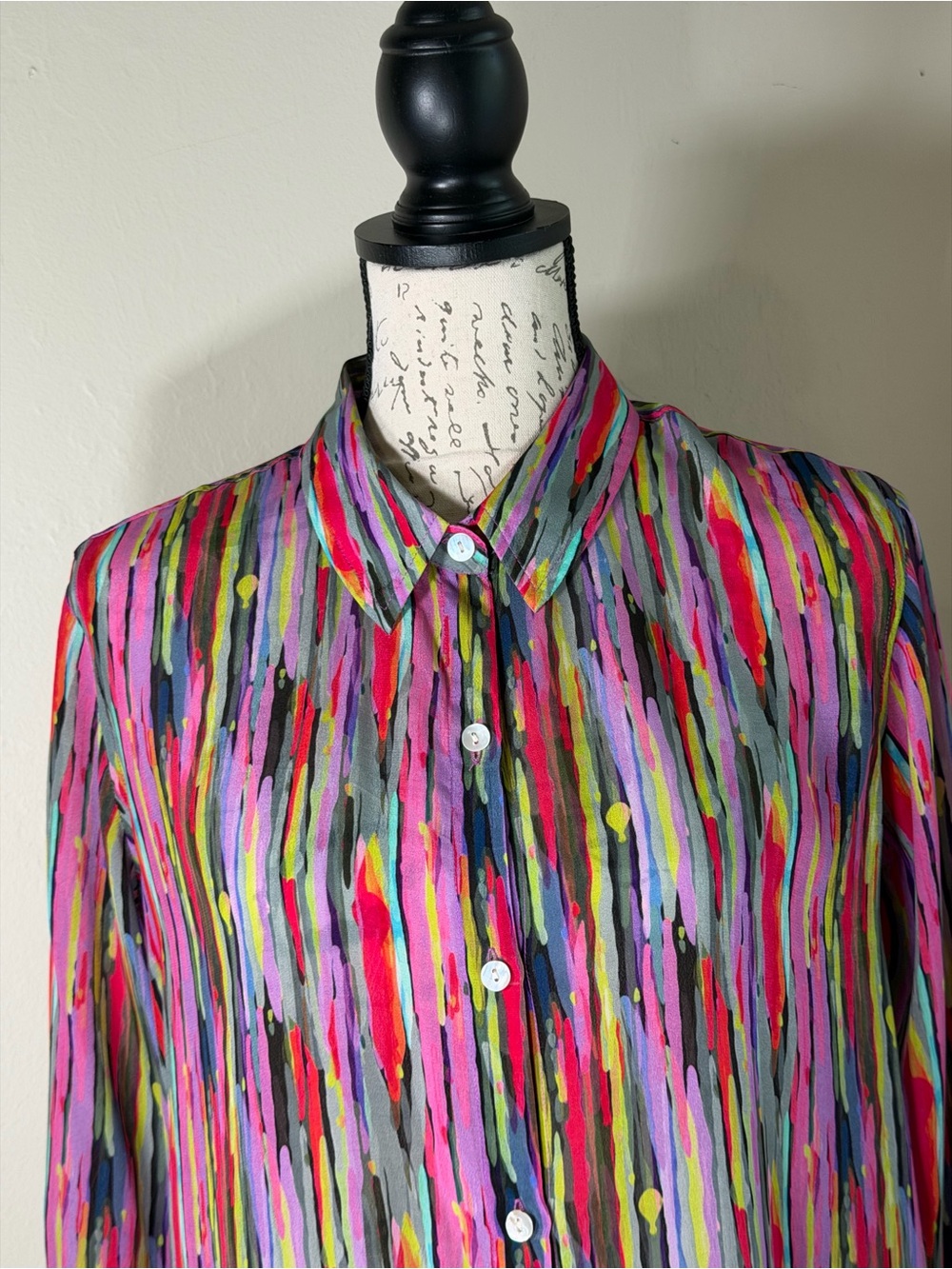 Vibrant Multicolor Brushstroke Button-Front Blouse - Picture 2 of 8
